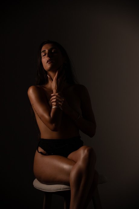 Naakte gelekte OnlyFans-foto van Belcel