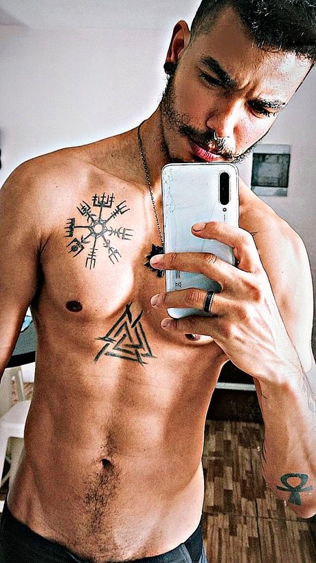 Naakte gelekte OnlyFans-foto van Luccas