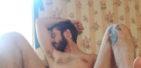 Naakte gelekte OnlyFans-foto van Luke Becker