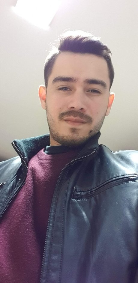 Naakte gelekte OnlyFans-foto van Luis Cadena