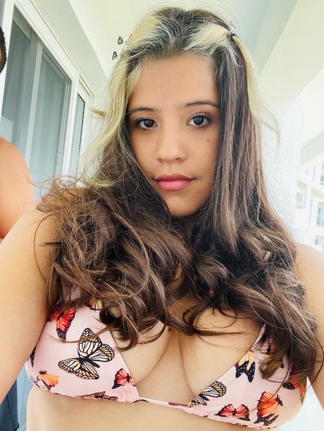 Naakte gelekte OnlyFans-foto van Lucia 