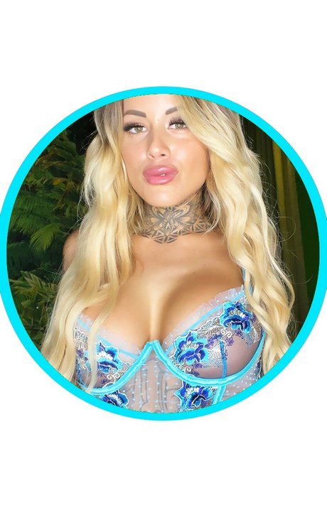 Naakte gelekte OnlyFans-foto van Lucy