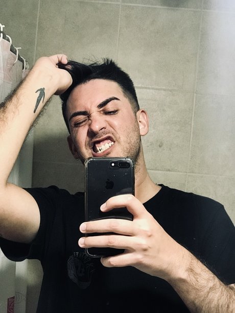 Naakte gelekte OnlyFans-foto van Lucas