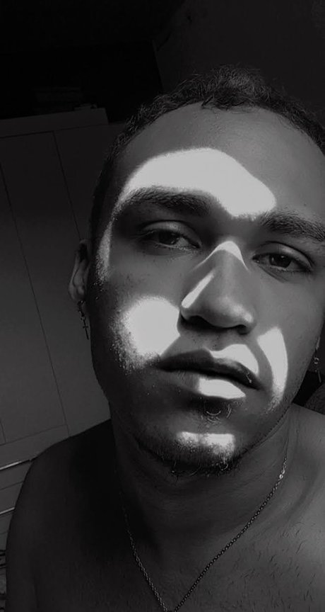 Naakte gelekte OnlyFans-foto van Lucas Lopez