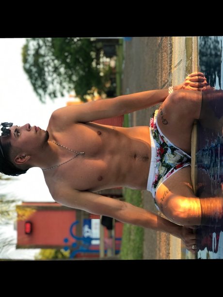 Naakte gelekte OnlyFans-foto van Lucass