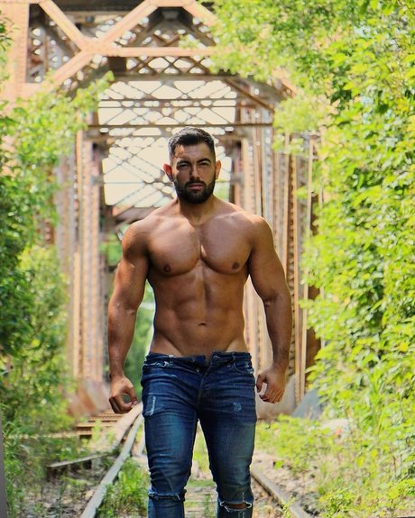 Naakte gelekte OnlyFans-foto van Lucas David