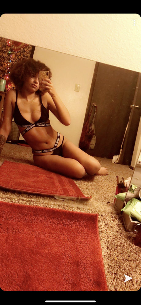 Naakte gelekte OnlyFans-foto van Marlie