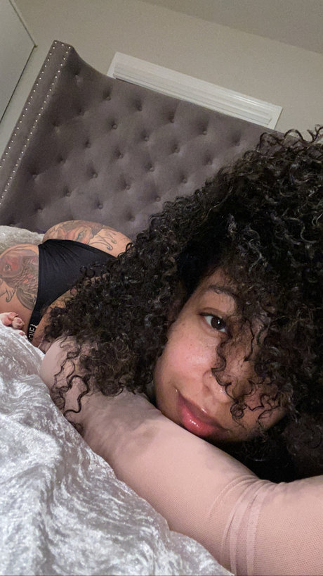 Naakte gelekte OnlyFans-foto van Own Me