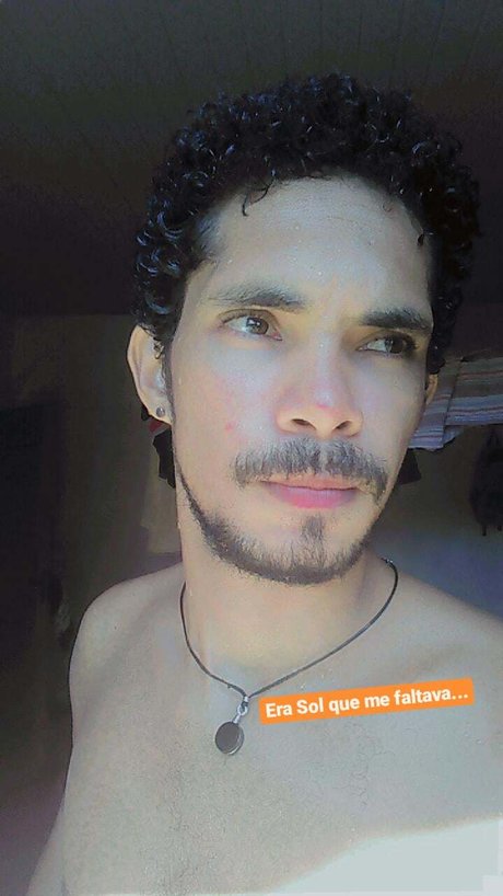 Naakte gelekte OnlyFans-foto van Markos
