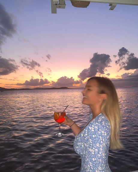 Naakte gelekte OnlyFans-foto van Marion