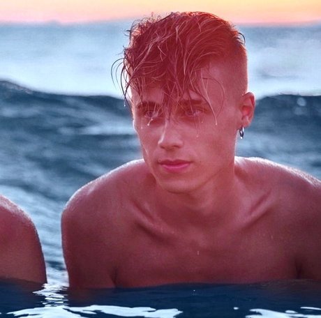 Naakte gelekte OnlyFans-foto van Marco Munda