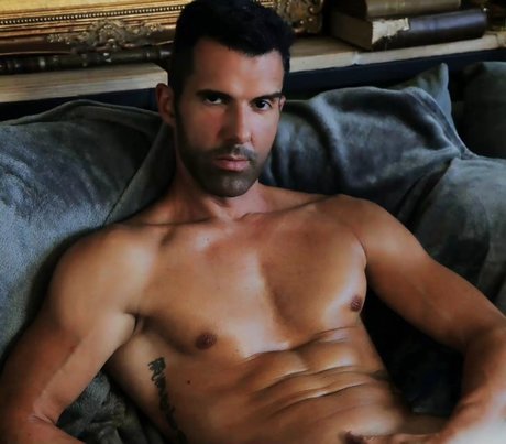 Naakte gelekte OnlyFans-foto van Marco Bull