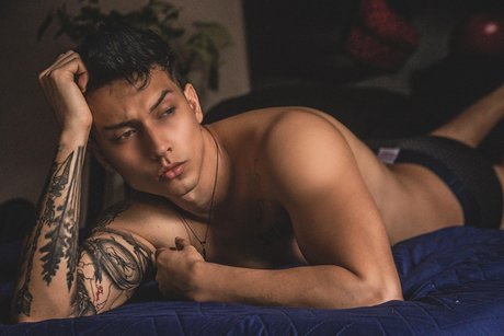 Naakte gelekte OnlyFans-foto van Marcello Evans