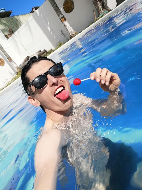 Naakte gelekte OnlyFans-foto van Marc Tyson  Sexy Twink