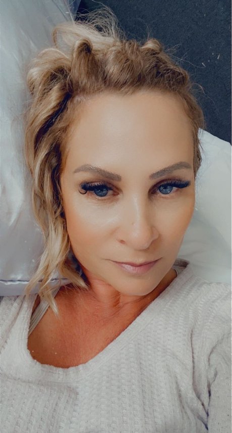 Naakte gelekte OnlyFans-foto van Mama J