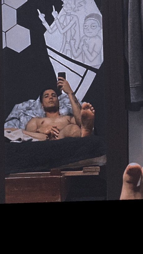 Naakte gelekte OnlyFans-foto van Luciano Do Carmo Rabelo