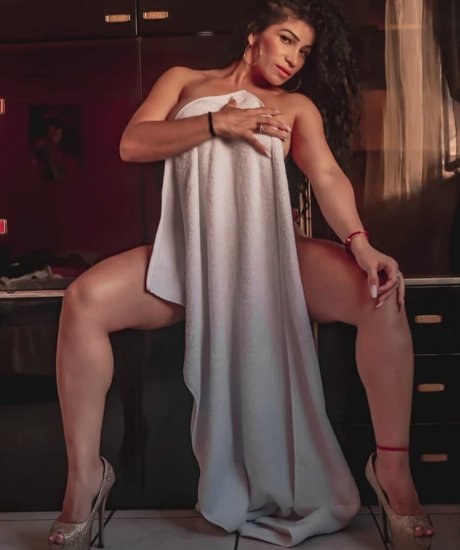 Naakte gelekte OnlyFans-foto van Mailin La Potra