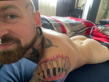 Naakte gelekte OnlyFans-foto van Maiki