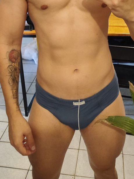 Naakte gelekte OnlyFans-foto van Maike