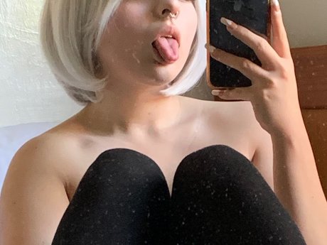 Naakte gelekte OnlyFans-foto van Maid