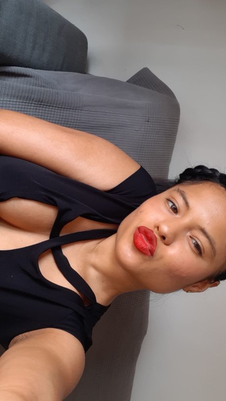 Naakte gelekte OnlyFans-foto van Mel G