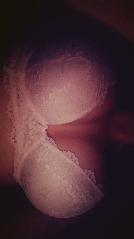 Naakte gelekte OnlyFans-foto van Melli 