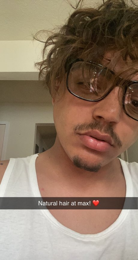 Naakte gelekte OnlyFans-foto van Luis Melendez Oliveras