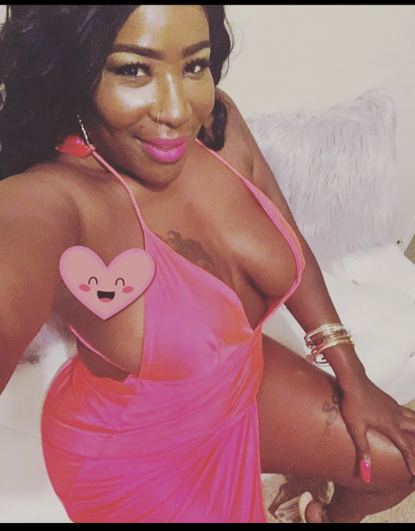 Naakte gelekte OnlyFans-foto van Mzj