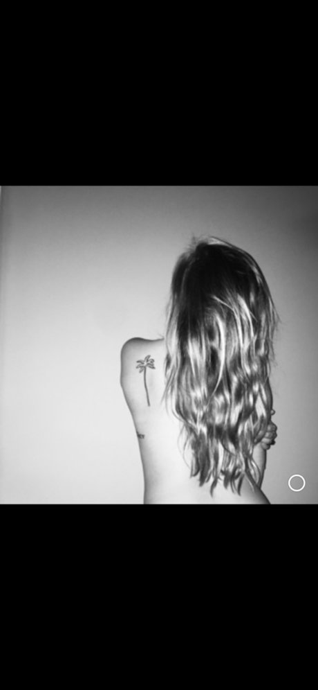 Naakte gelekte OnlyFans-foto van Megan Alyn