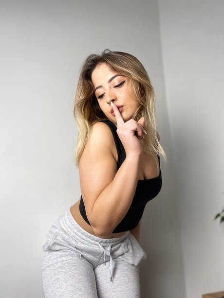 Naakte gelekte OnlyFans-foto van Georgi Free