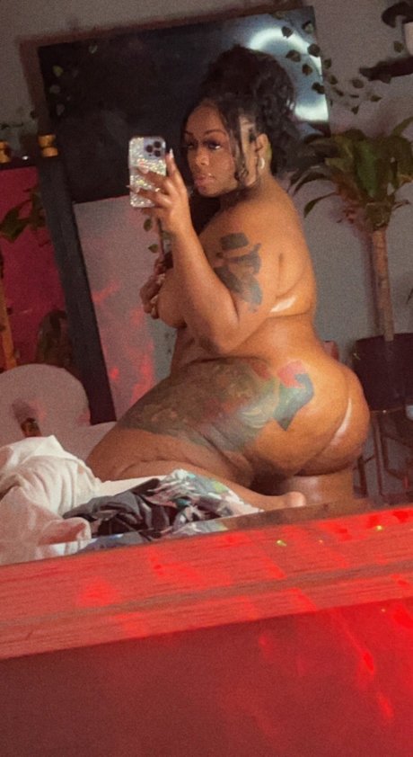 Naakte gelekte OnlyFans-foto van Juice