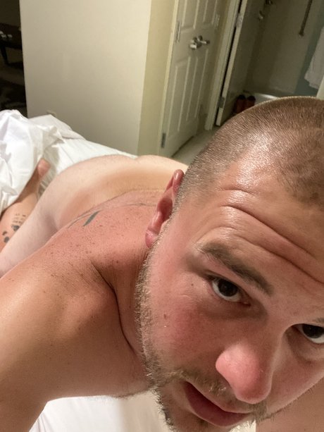 Naakte gelekte OnlyFans-foto van Jason