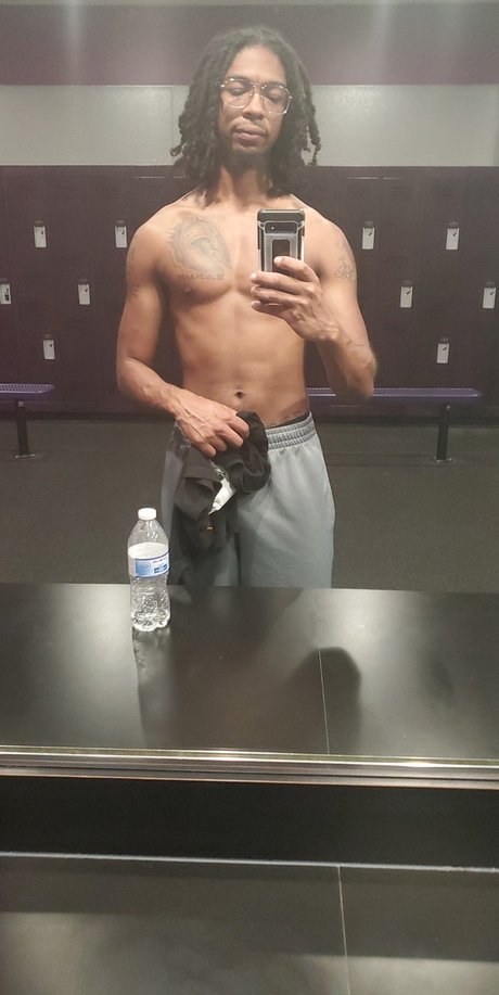 Naakte gelekte OnlyFans-foto van Malik