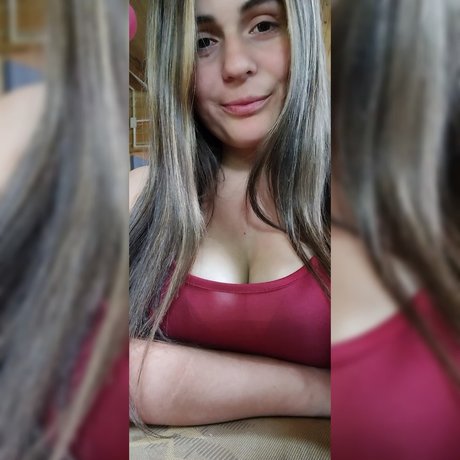 Naakte gelekte OnlyFans-foto van Maciel