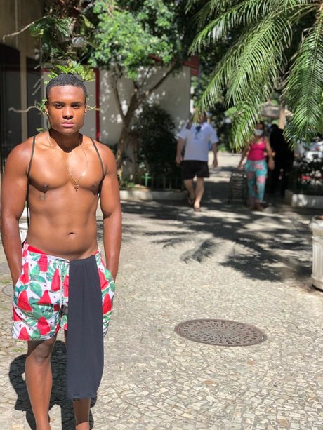 Naakte gelekte OnlyFans-foto van Matheus Belchior