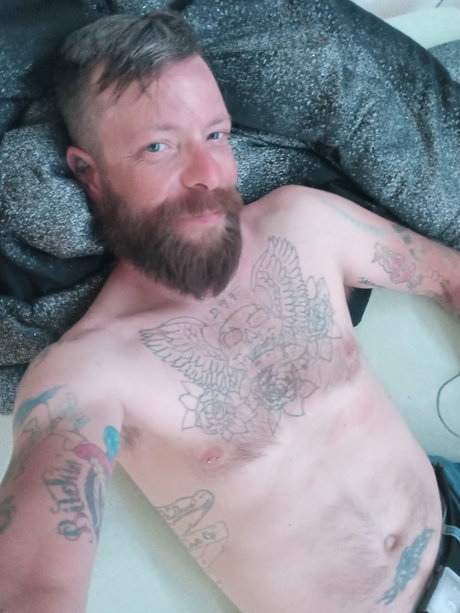 Naakte gelekte OnlyFans-foto van Hillbilly Psycho
