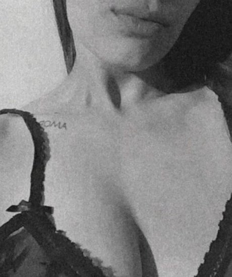 Naakte gelekte OnlyFans-foto van Mayri