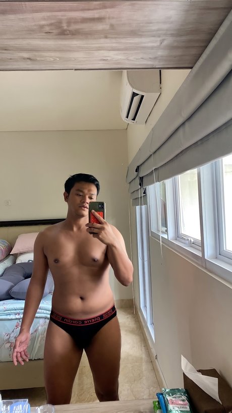 Naakte gelekte OnlyFans-foto van Maxi Black Ass Free 