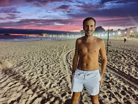 Naakte gelekte OnlyFans-foto van Max Angel