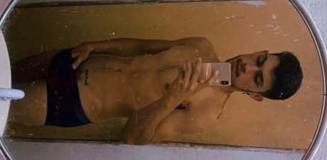 Naakte gelekte OnlyFans-foto van Mauricelio Olivindo