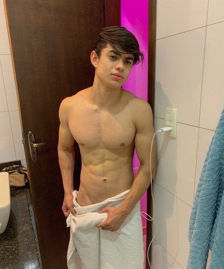 Naakte gelekte OnlyFans-foto van Matheus Farias