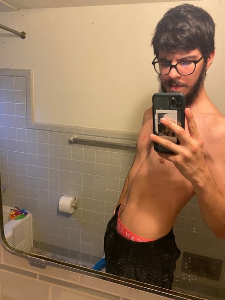 Naakte gelekte OnlyFans-foto van Nathan Smith