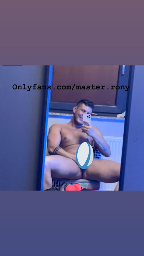 Naakte gelekte OnlyFans-foto van Mr Rony 