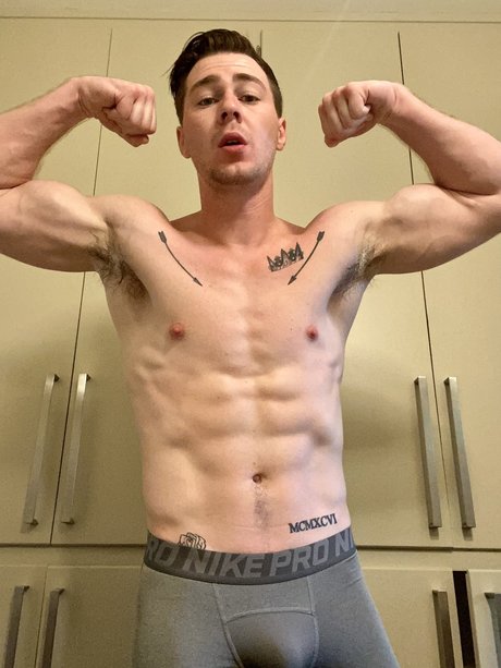 Naakte gelekte OnlyFans-foto van Mason Skyy