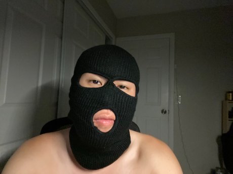 Naakte gelekte OnlyFans-foto van Maskedasiandud3