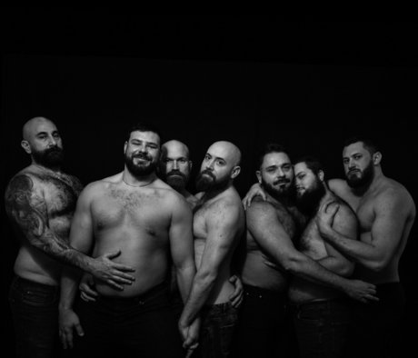 Naakte gelekte OnlyFans-foto van Mascular