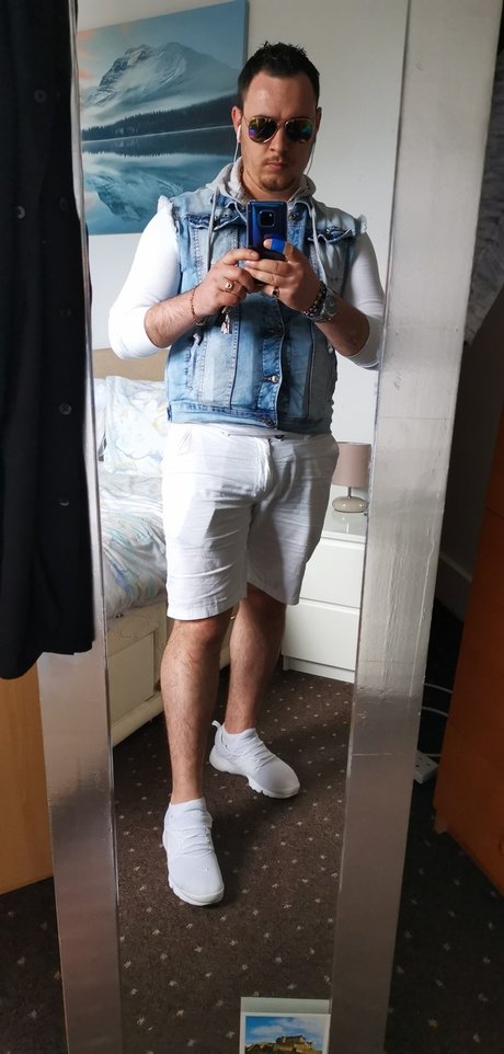 Naakte gelekte OnlyFans-foto van Marian