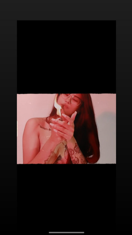Naakte gelekte OnlyFans-foto van Miso Santi