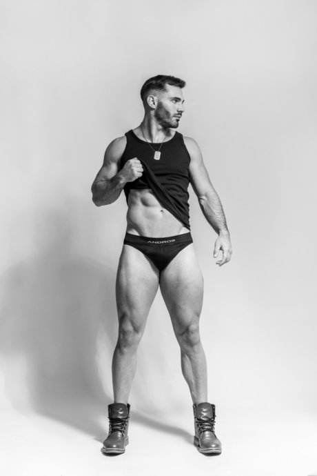 Naakte gelekte OnlyFans-foto van Milo