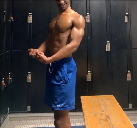 Naakte gelekte OnlyFans-foto van Milktank